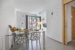 Flat-screen TV - BBarcelona Gaudi Flats (Barcelona)