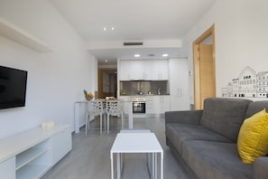 Flat-screen TV - BBarcelona Gaudi Flats (Barcelona)