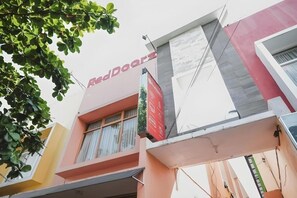 Exterior detail - RedDoorz Plus near Plaza Ambarukmo (Depok)