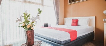 RedDoorz Plus near Plaza Ambarukmo