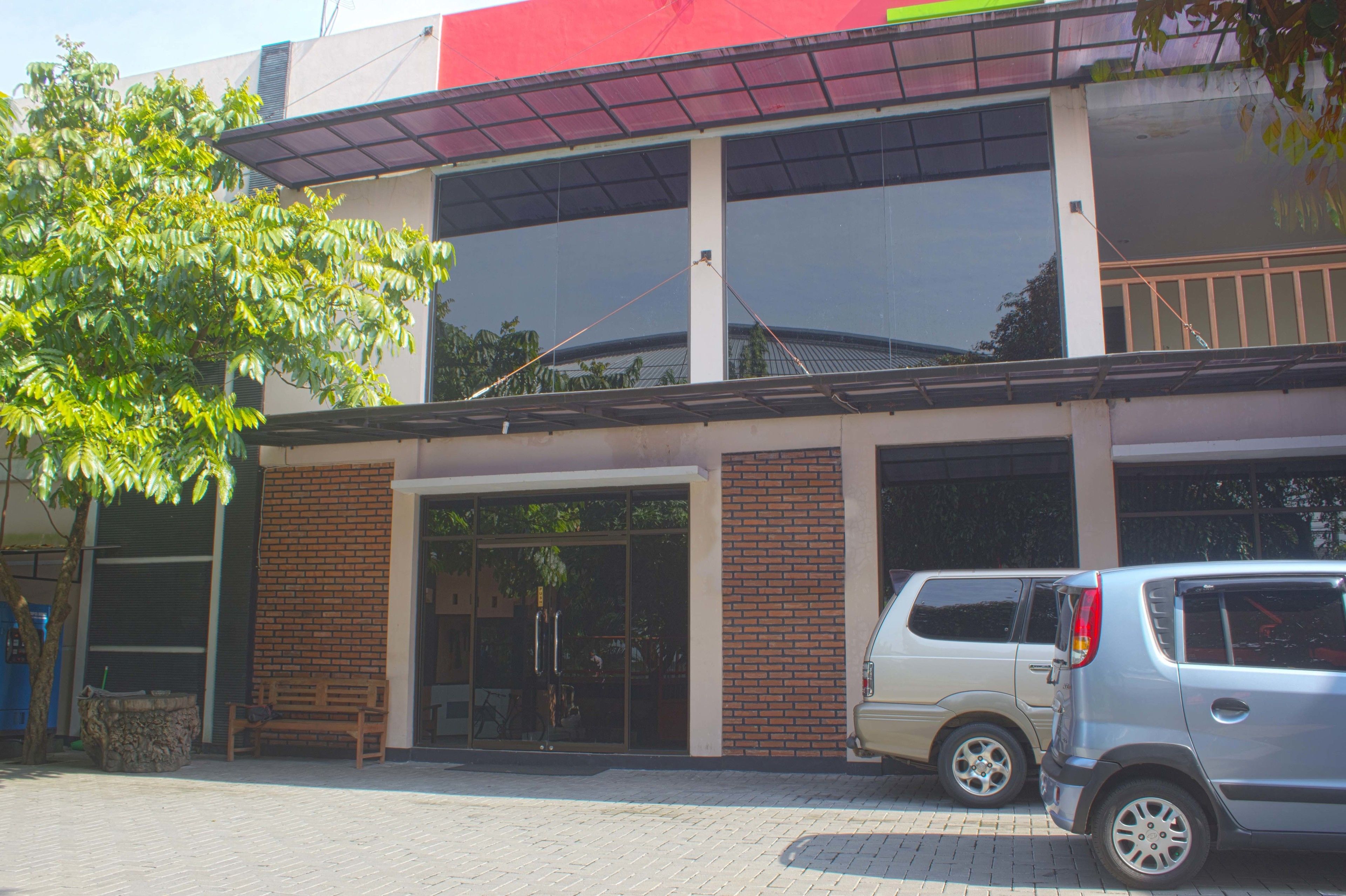 Foto - RedDoorz Plus near Stadion Mandala Krida