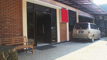 Pintu masuk properti