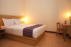 Desk, blackout curtains, free WiFi, bed sheets