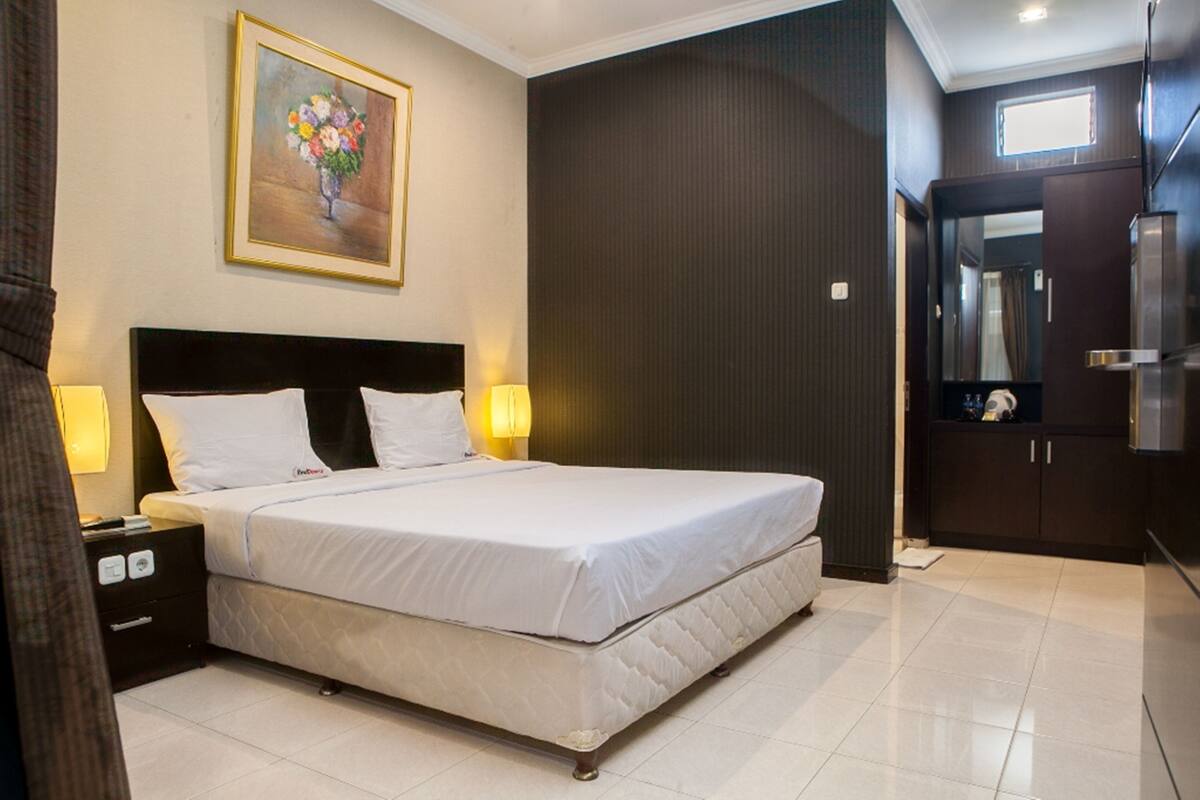 Double Room | Desk, blackout drapes, free WiFi, bed sheets