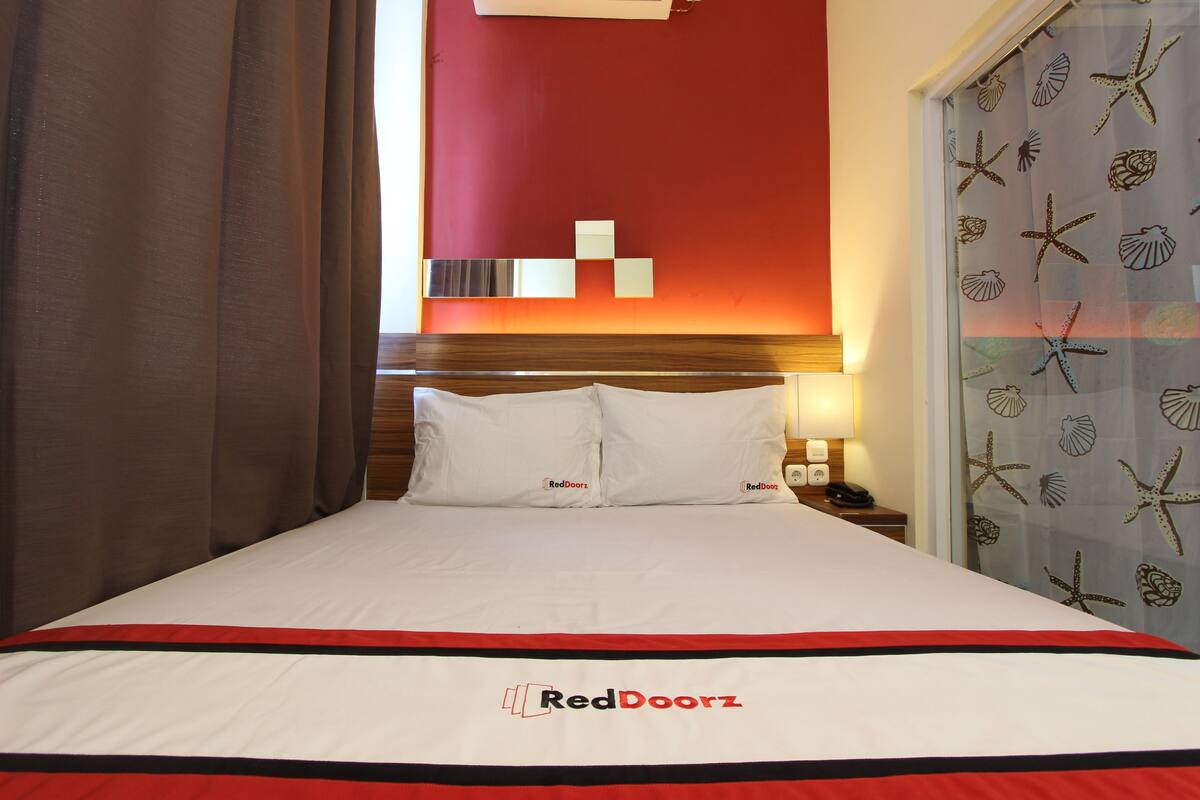 Double Room | Desk, blackout drapes, free WiFi, bed sheets