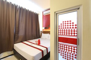 Habitación doble | Escritorio, cortinas blackout, wifi gratis y ropa de cama
