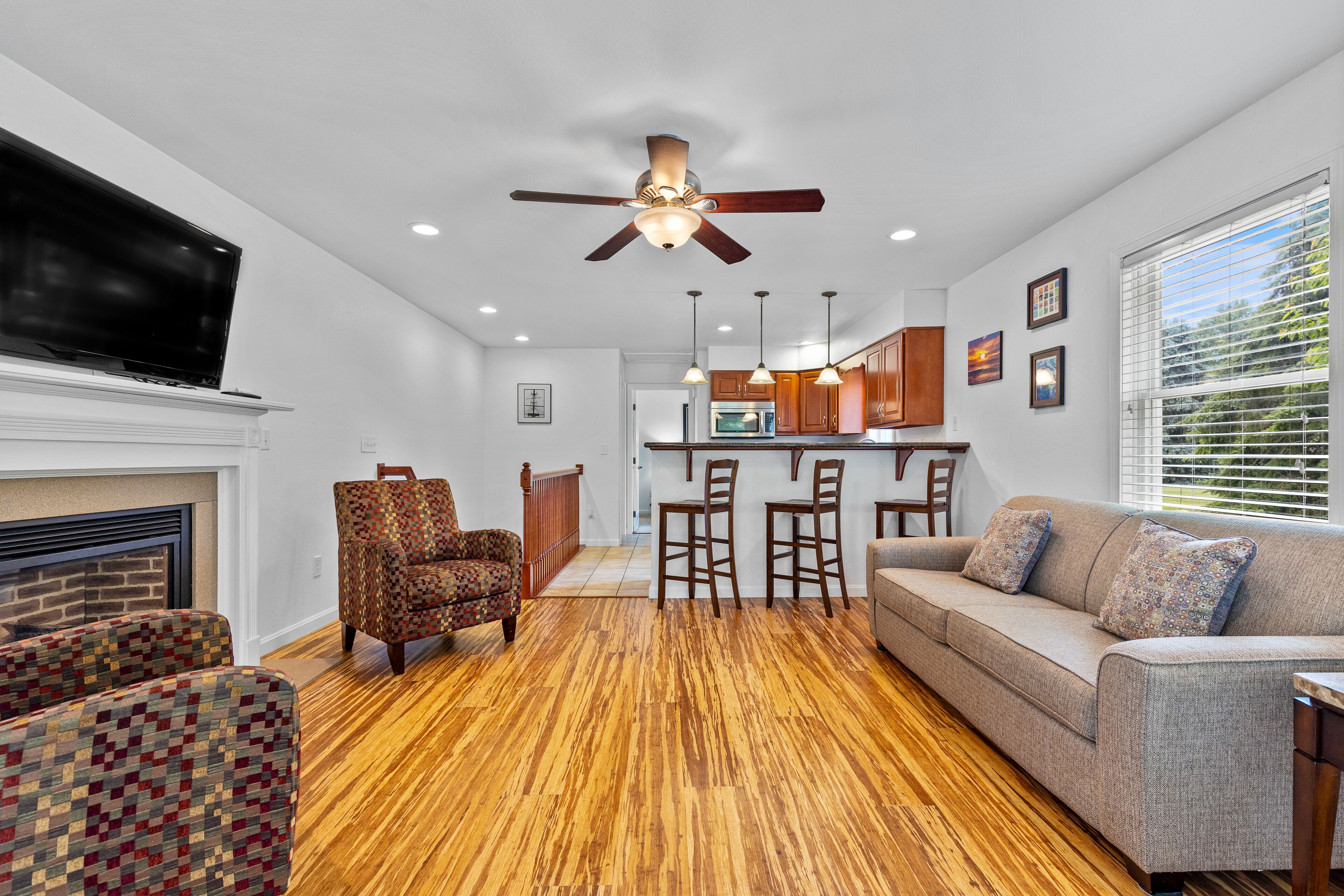 Suite – premium, 1 queensize-seng med sovesofa, kjøkken | Skrivebord, blendingsgardiner, strykejern/-brett og wi-fi (inkludert)