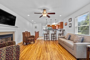 Suite Premium, 1 cama Queen size y sofá cama, cocina | Escritorio, cortinas blackout y tabla de planchar con plancha