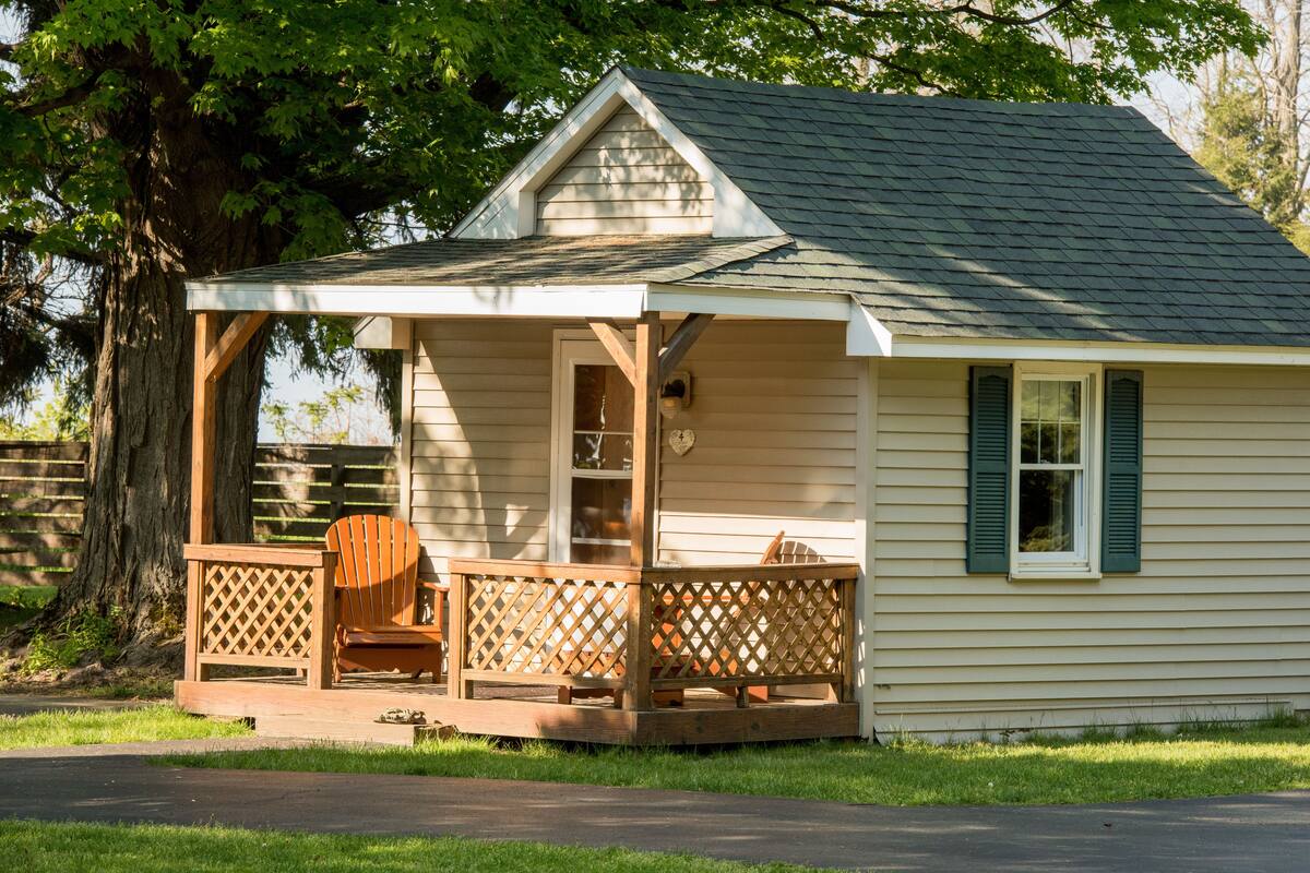 コテージ ダブルベッド 1 台 | デスク、遮光カーテン、アイロン / アイロン台、WiFi (無料)