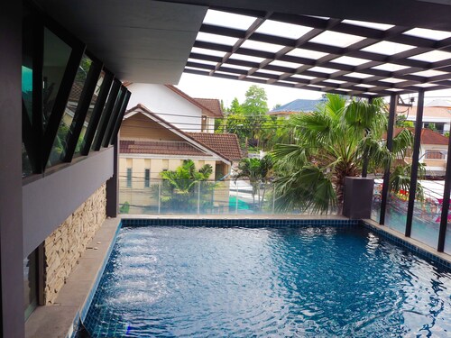 Max Pavillage Bangkok