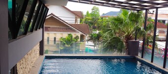 Max Pavillage Bangkok