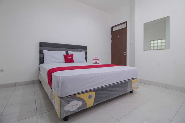 Double Room | Desk, free WiFi, bed sheets