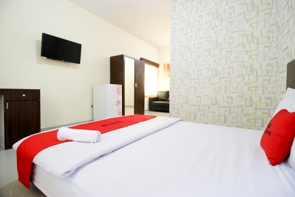 办公桌、免费 WiFi、床单