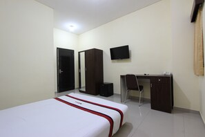Escritorio, wifi gratis, ropa de cama