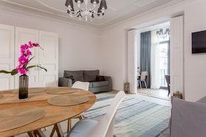 Superior Apartment, 2 Bedrooms, City View | Living room - Quartprimera Apartments (Barcelona)