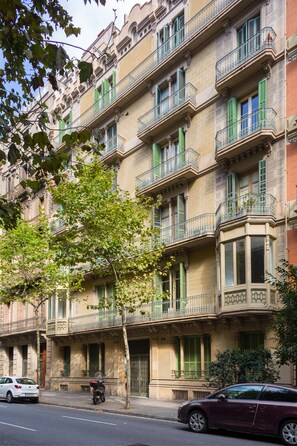 Front of property - Quartprimera Apartments (Barcelona)
