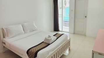 Desk, bed sheets