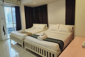 Standard-Zweibettzimmer | Schreibtisch, Bettwäsche