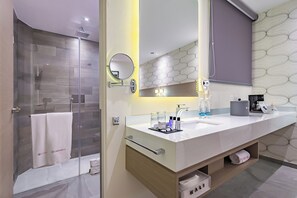 Standard Double Room, 2 Single Beds | Bathroom | Shower, free toiletries, hair dryer, towels - KALI Ciudadela Mexico City (Mexico City)