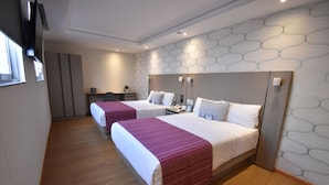 A hotel room with two beds, a desk, and a TV. - KALI Ciudadela Mexico City (Mexico City)