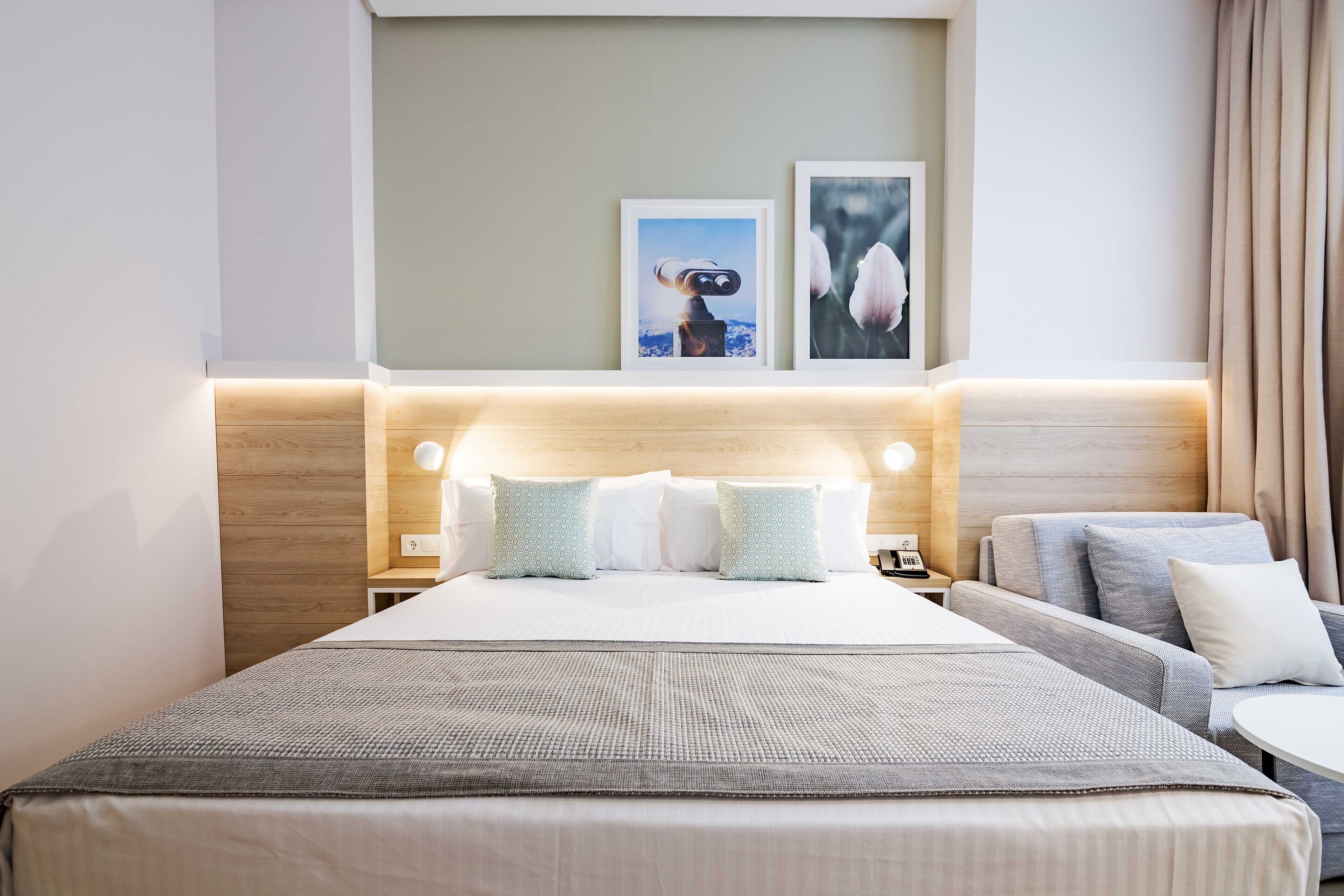 double room | minibar, in-room safe, desk, soundproofing