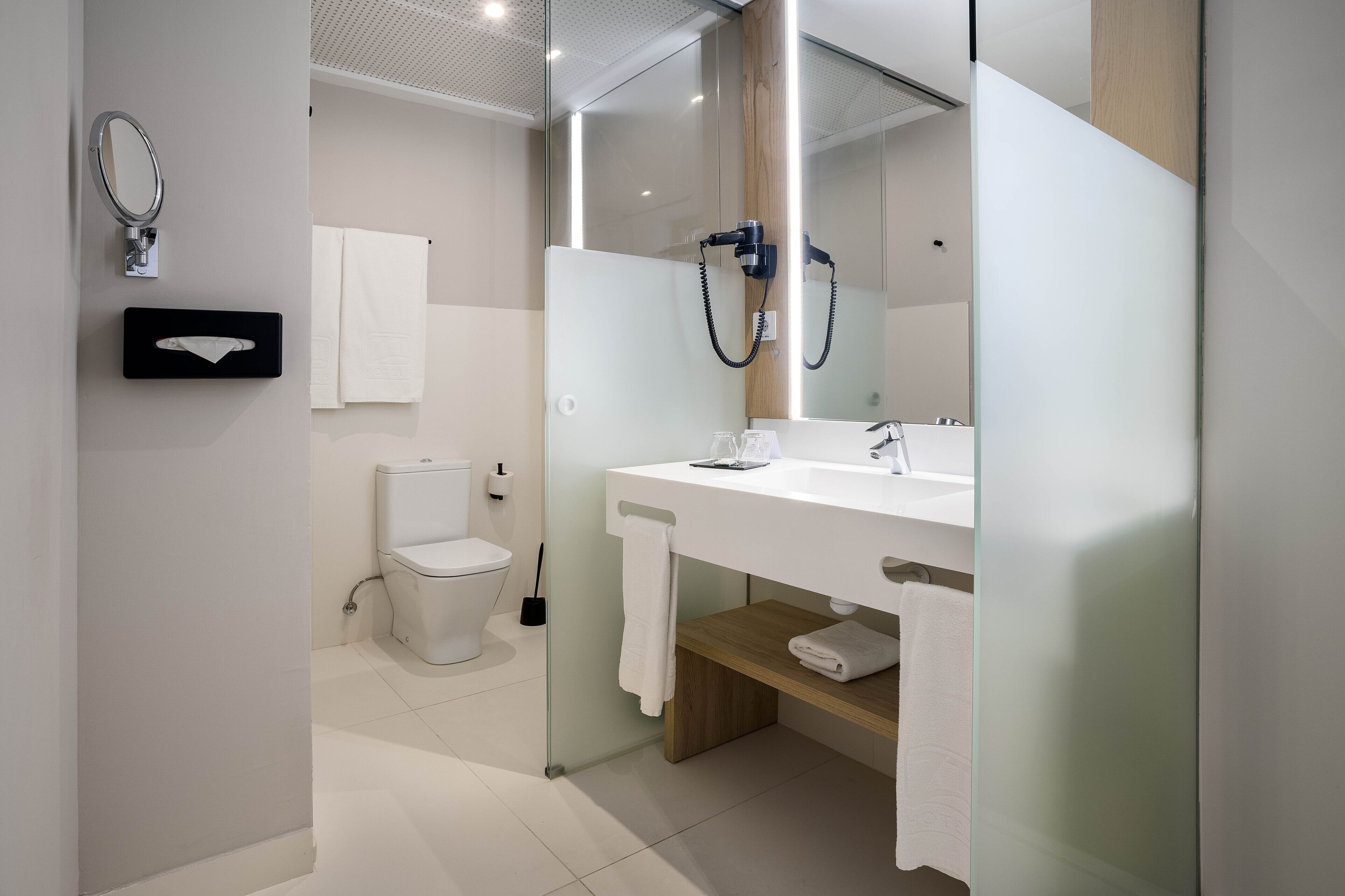 twin room | bathroom | shower, free toiletries, hair dryer, towels