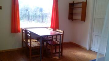 Family Cottage, 2 Bedrooms, Private Bathroom | In-room dining