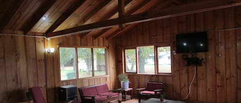 Family Cottage, 2 Bedrooms, Private Bathroom | Living room | TV