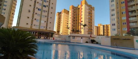 5 outdoor pools, sun loungers