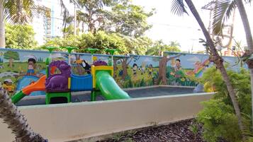 Área de juegos infantiles bajo techo