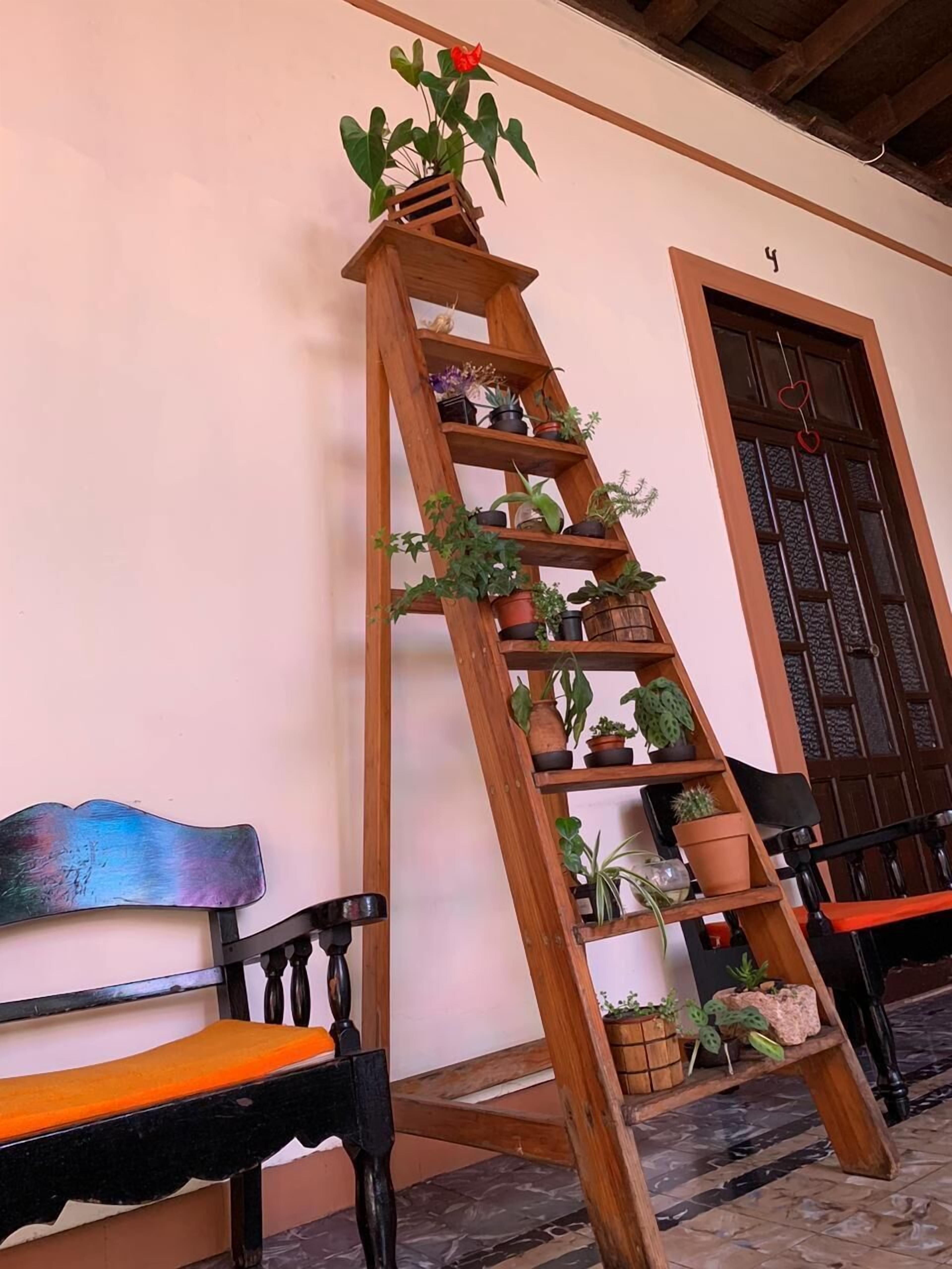 32-inch flat-screen tv with cable channels, tv