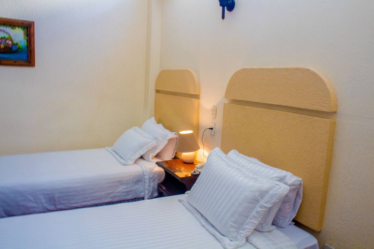Double Room, 1 Queen Bed | Iron/ironing board, free WiFi