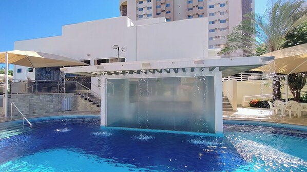 5 outdoor pools