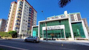 A modern building with a sign reading "Residencial THERMAS DO BANDERANTE".