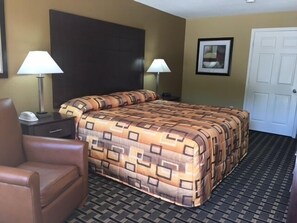 Desk, iron/ironing board, WiFi, bed sheets - Executive Inn & Suites (Longview)
