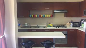 Standard Cottage, 3 Bedrooms, Private Bathroom | Private kitchen