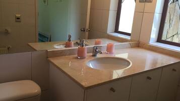 Standard Cottage, 3 Bedrooms, Private Bathroom | Bathroom | Shower, towels