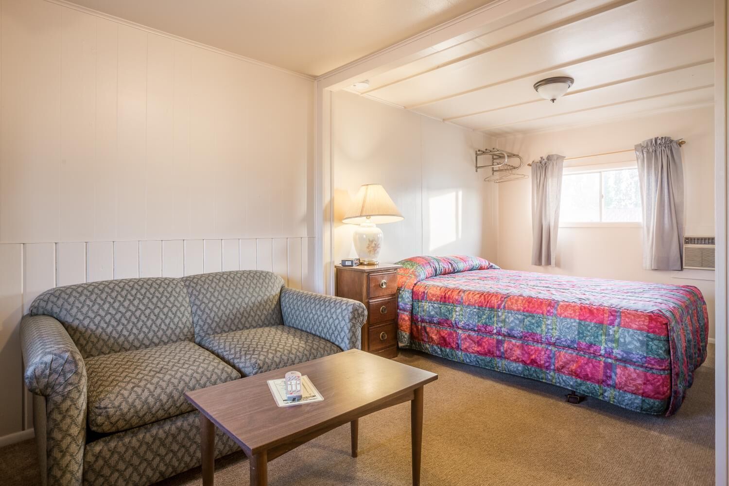 واي فاي مجانًا وملاءات أسرّة