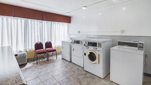 Laundry room - Suburban Studios (Fairmont)