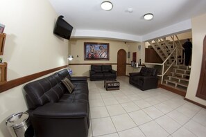 Lobby sitting area - Qosqowasi Hotel (Cusco)