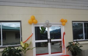 Property entrance - Hotel Phoenix (Goroka)
