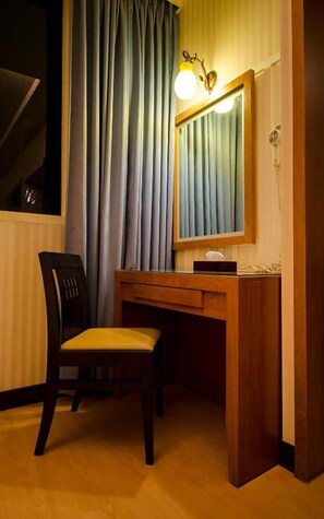 ห้องดีลักซ์ดับเบิล | 1 ห้องนอน, ผ้านวมขนเป็ด, โต๊ะทำงาน, ผ้าม่านกันแสง