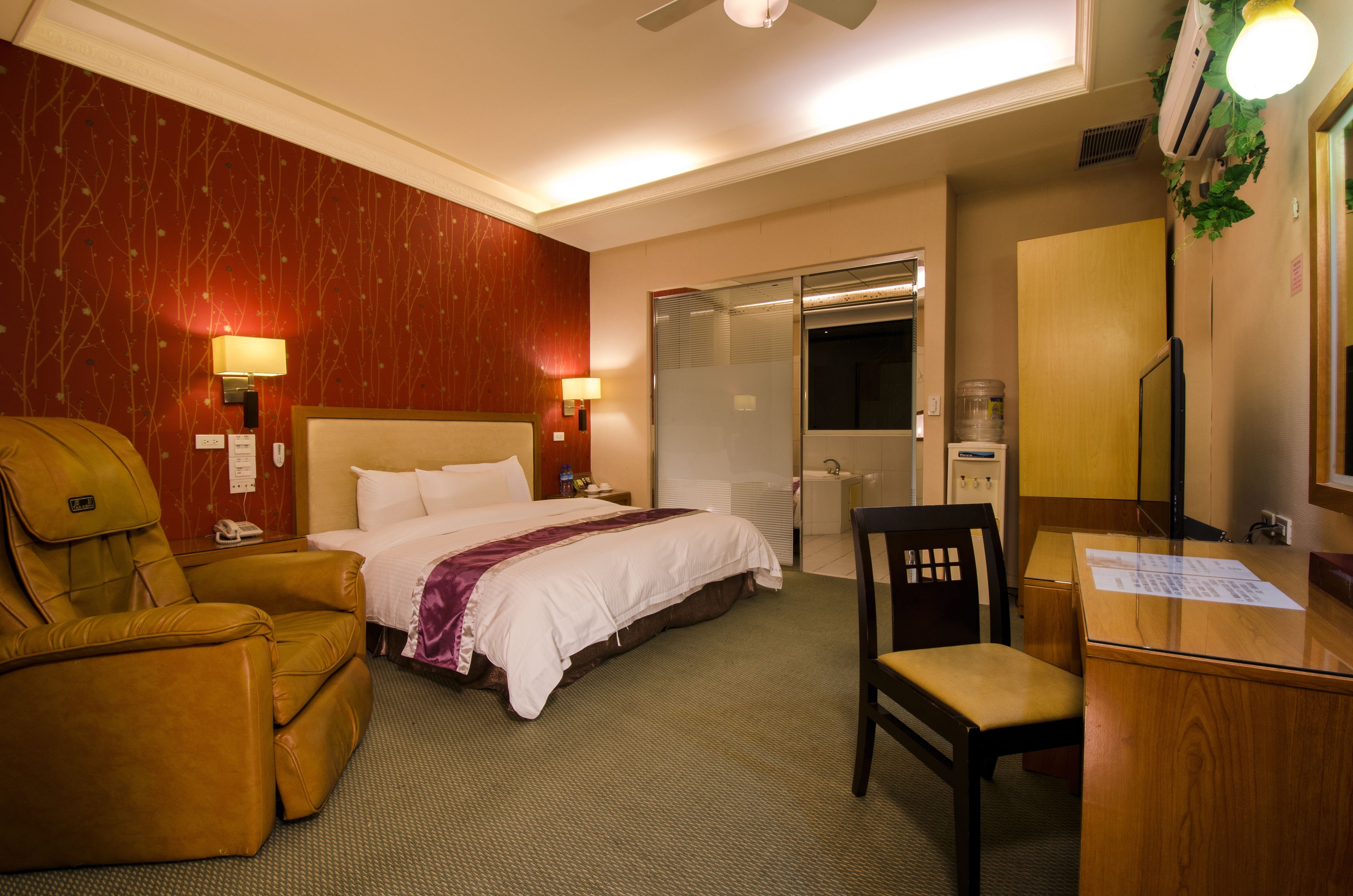 Deluxe Double Room | 1 bedroom, down comforters, desk, blackout drapes