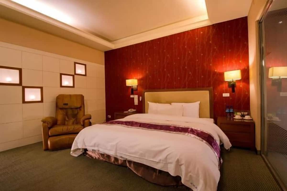 1 dormitorio, edredones de plumas, escritorio y cortinas opacas