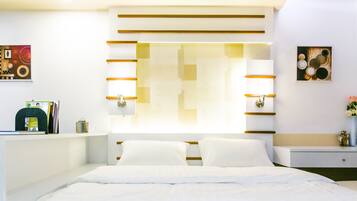 Grand Studio | Desk, iron/ironing board (on request), rollaway beds, free WiFi