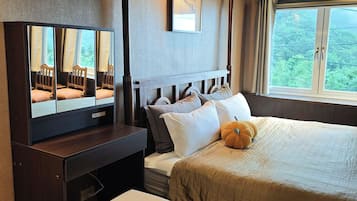 Deluxe-Doppelzimmer, 1 King-Bett, Meerblick, zum Garten hin | 1 Schlafzimmer, individuell dekoriert, individuell eingerichtet