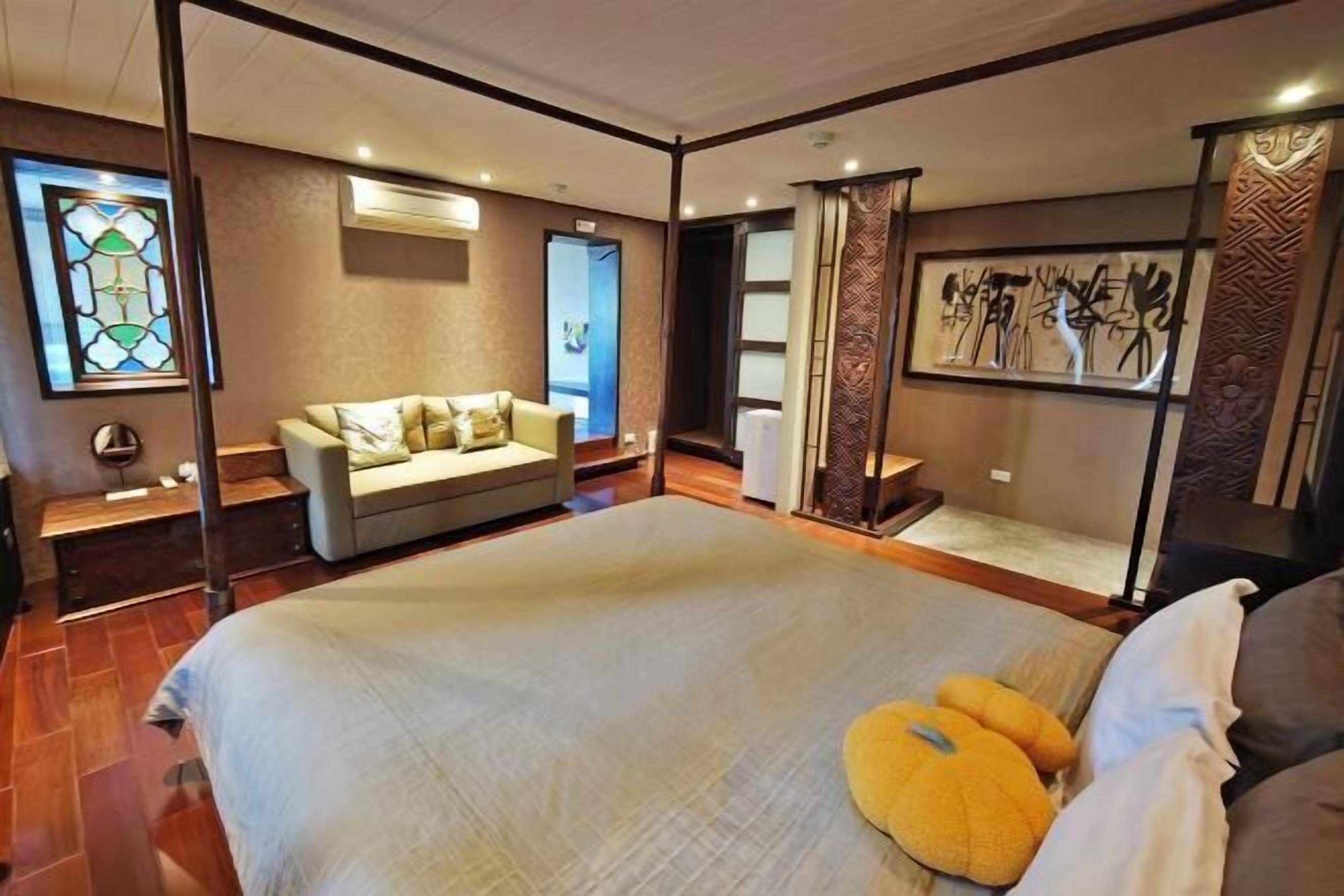 1 soveværelse, individuelt design, individuel indretning, skrivebord