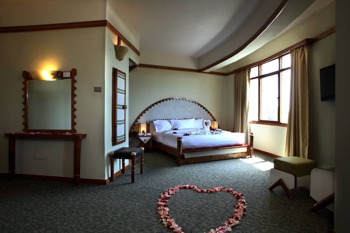 In-room safe, blackout drapes, WiFi (free), bed sheets