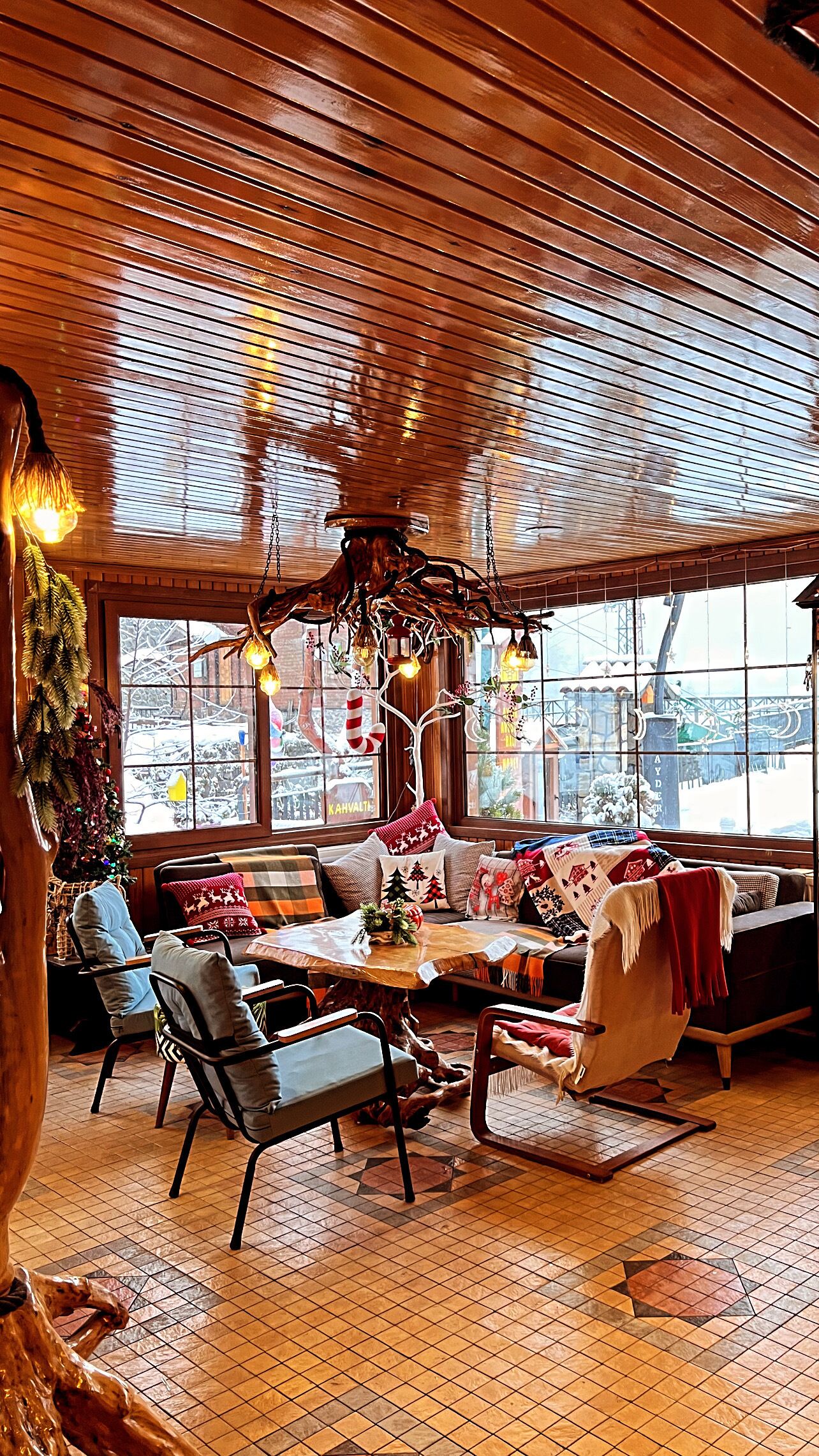 供应早餐、午餐和晚餐，土耳其菜