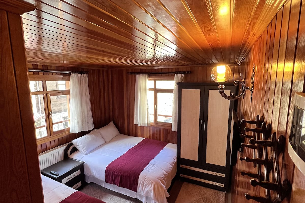 Standard Triple Room | In-room safe, soundproofing, iron/ironing board, free WiFi